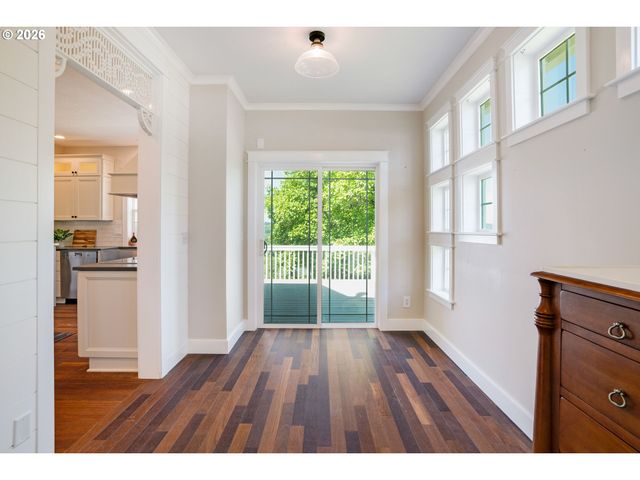 18266 S HOLLY Ln, Oregon City, OR 97045