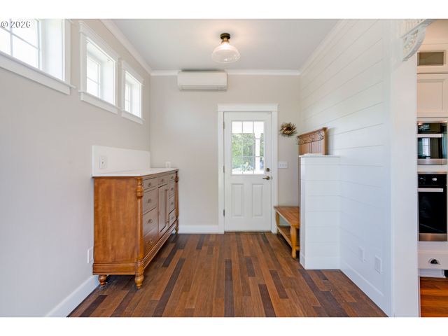 18266 S HOLLY Ln, Oregon City, OR 97045