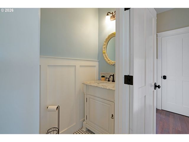 18266 S HOLLY Ln, Oregon City, OR 97045