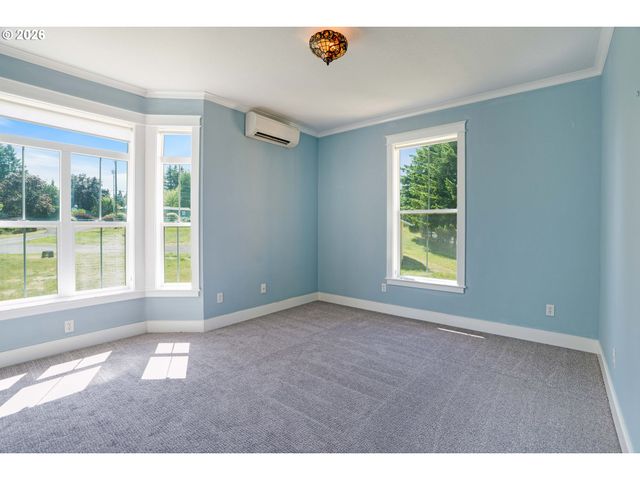 18266 S HOLLY Ln, Oregon City, OR 97045