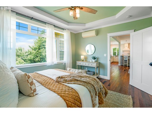 18266 S HOLLY Ln, Oregon City, OR 97045