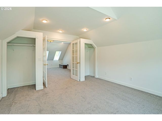 18266 S HOLLY Ln, Oregon City, OR 97045