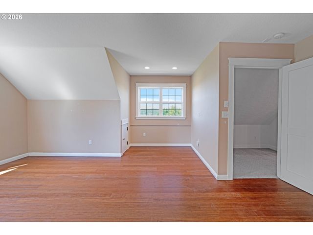 18266 S HOLLY Ln, Oregon City, OR 97045