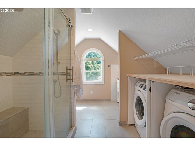 18266 S HOLLY Ln, Oregon City, OR 97045