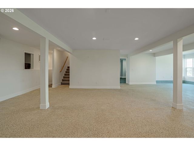 18266 S HOLLY Ln, Oregon City, OR 97045