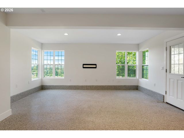 18266 S HOLLY Ln, Oregon City, OR 97045