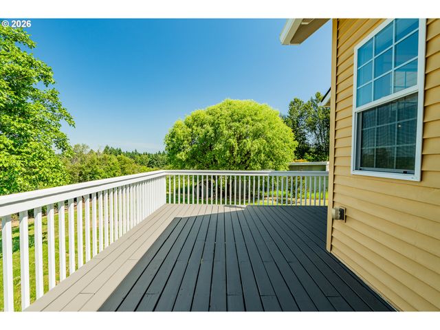 18266 S HOLLY Ln, Oregon City, OR 97045