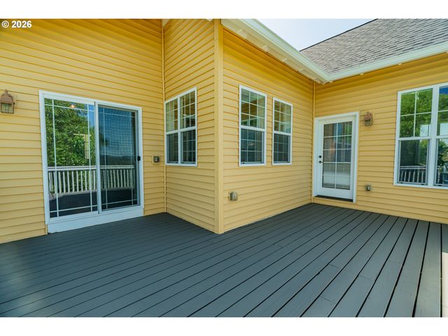 18266 S HOLLY Ln, Oregon City, OR 97045