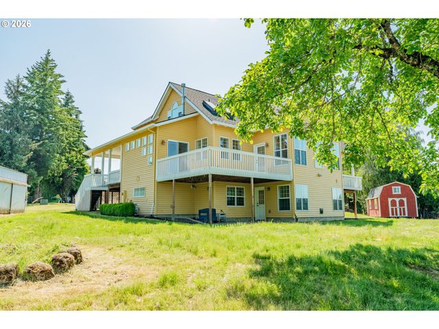 18266 S HOLLY Ln, Oregon City, OR 97045