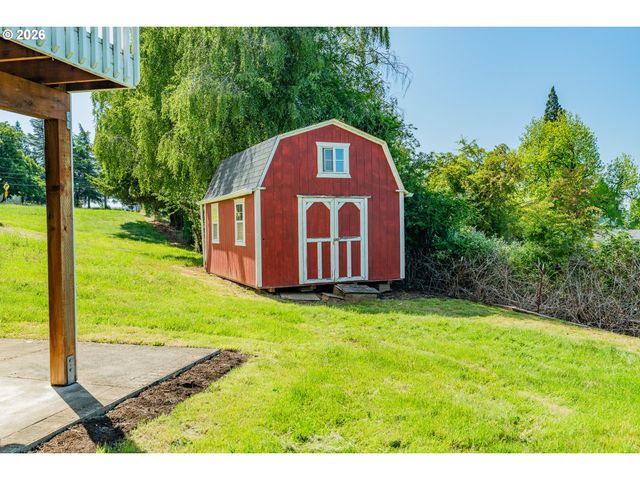 18266 S HOLLY Ln, Oregon City, OR 97045