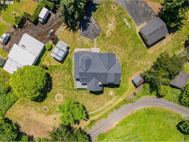 18266 S HOLLY Ln, Oregon City, OR 97045