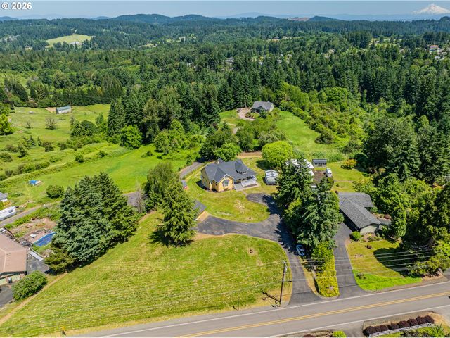 18266 S HOLLY Ln, Oregon City, OR 97045