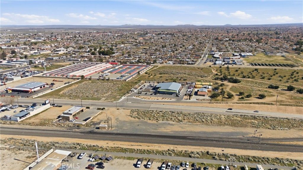 Image 8 of property listing at 0 Sierra Hwy, Palmdale, CA 93550