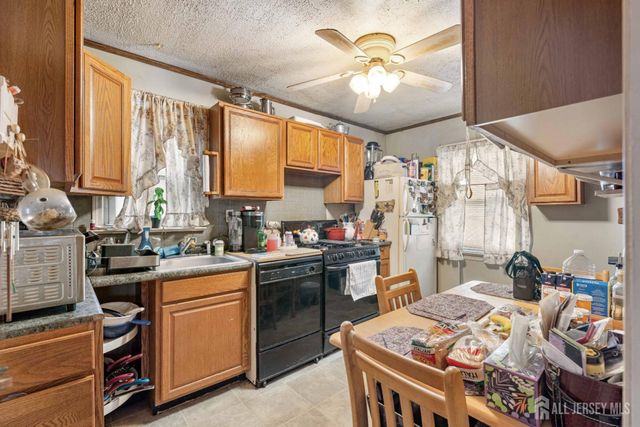 81 Larch Street, Port Reading, NJ 07064