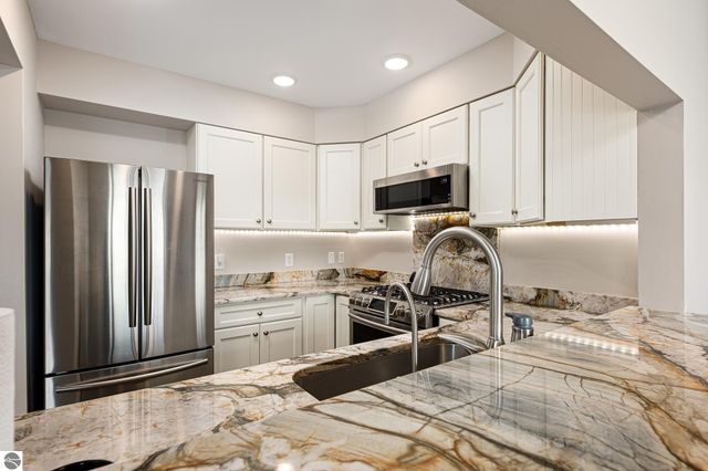 755 N Deer Path Trail, Suttons Bay, MI 49682