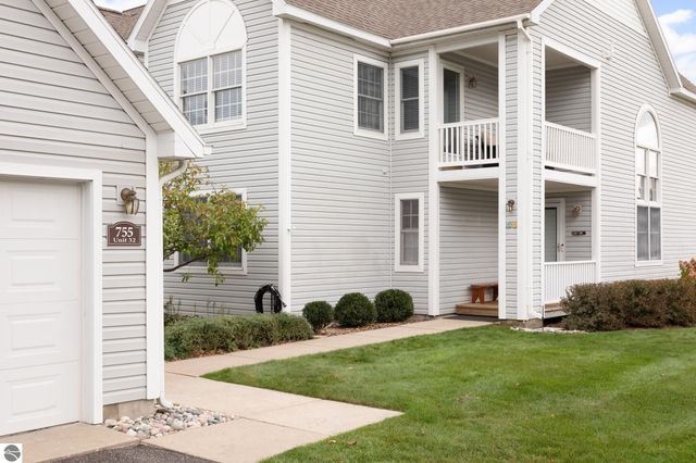 755 N Deer Path Trail, Suttons Bay, MI 49682