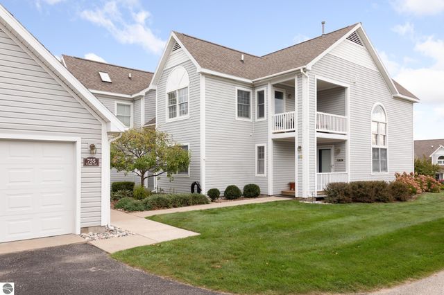 755 N Deer Path Trail, Suttons Bay, MI 49682