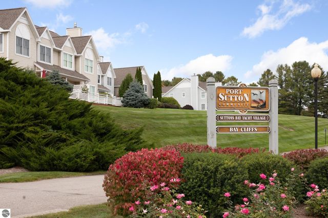 755 N Deer Path Trail, Suttons Bay, MI 49682