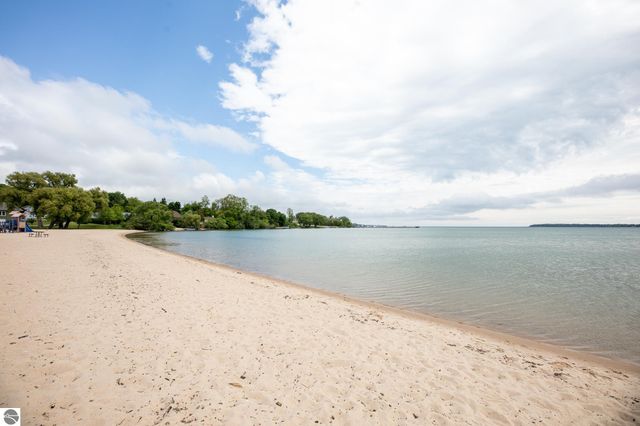 755 N Deer Path Trail, Suttons Bay, MI 49682