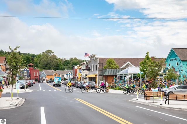 755 N Deer Path Trail, Suttons Bay, MI 49682