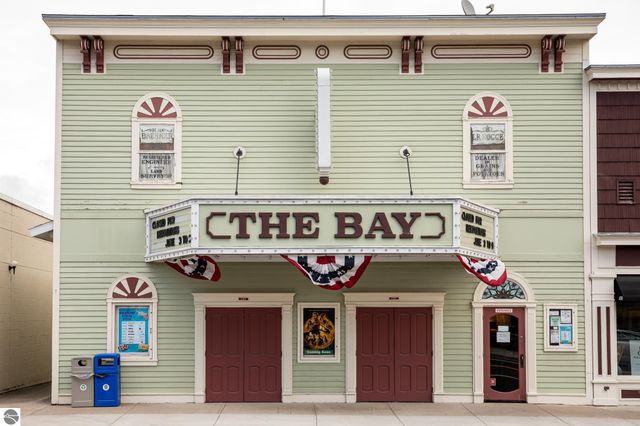 755 N Deer Path Trail, Suttons Bay, MI 49682