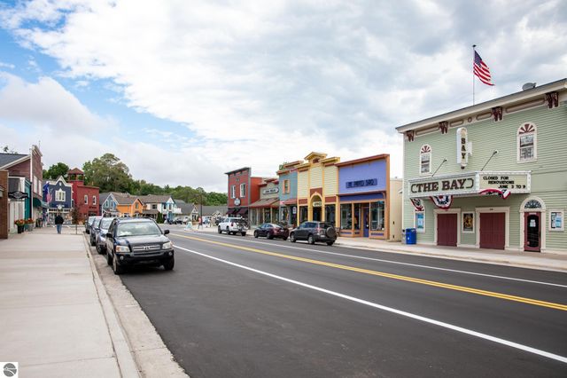 755 N Deer Path Trail, Suttons Bay, MI 49682