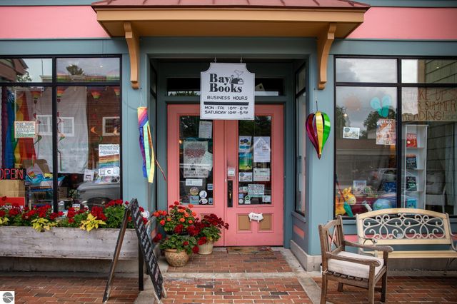 755 N Deer Path Trail, Suttons Bay, MI 49682