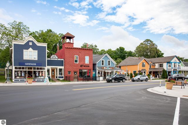 755 N Deer Path Trail, Suttons Bay, MI 49682