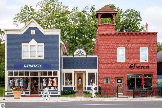 755 N Deer Path Trail, Suttons Bay, MI 49682