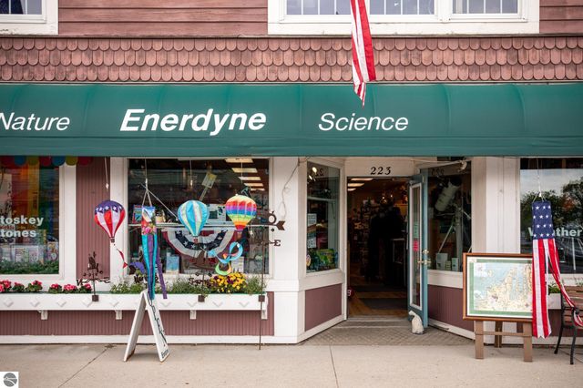 755 N Deer Path Trail, Suttons Bay, MI 49682