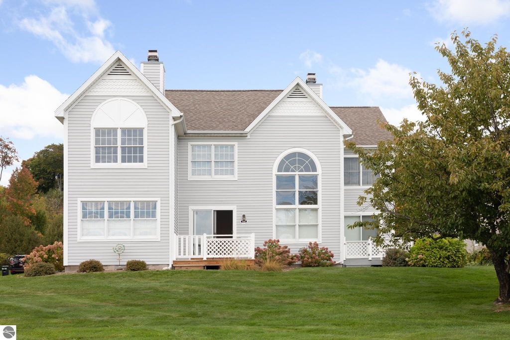 755 N Deer Path Trail, Suttons Bay, MI 49682