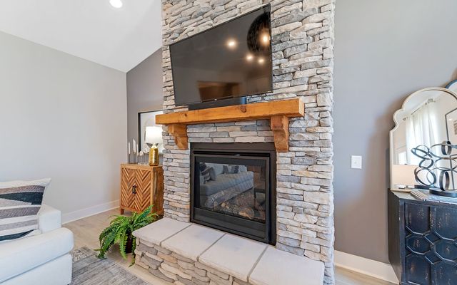 1085 Clendening Dr, Gallatin, TN 37066