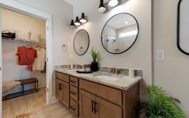 1085 Clendening Dr, Gallatin, TN 37066