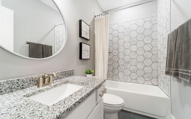 1085 Clendening Dr, Gallatin, TN 37066