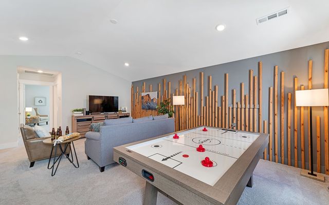 1085 Clendening Dr, Gallatin, TN 37066