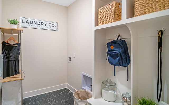 1085 Clendening Dr, Gallatin, TN 37066