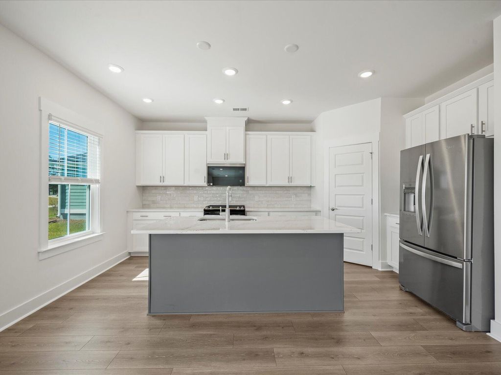 Image 8 of property listing at 418 Radiant Blue Way, Summerville, SC 29486