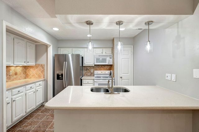 7350 Kirby 24, Houston, TX 77030