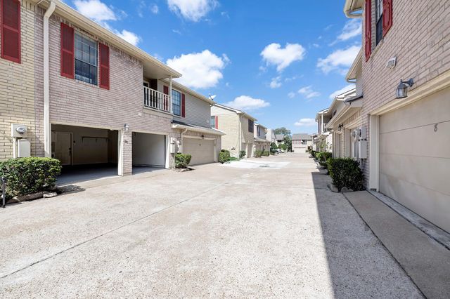 7350 Kirby 24, Houston, TX 77030