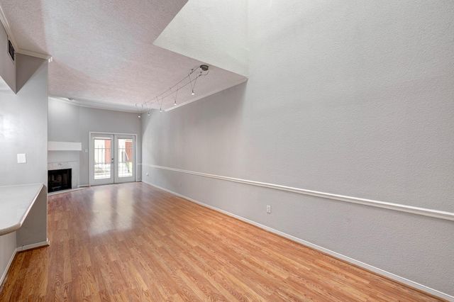 7350 Kirby 24, Houston, TX 77030