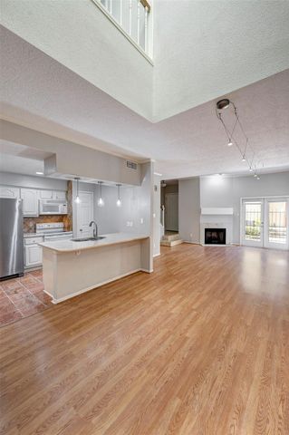 7350 Kirby 24, Houston, TX 77030