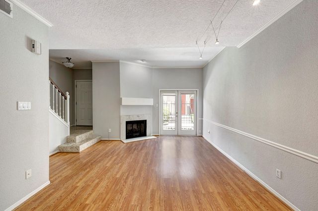 7350 Kirby 24, Houston, TX 77030