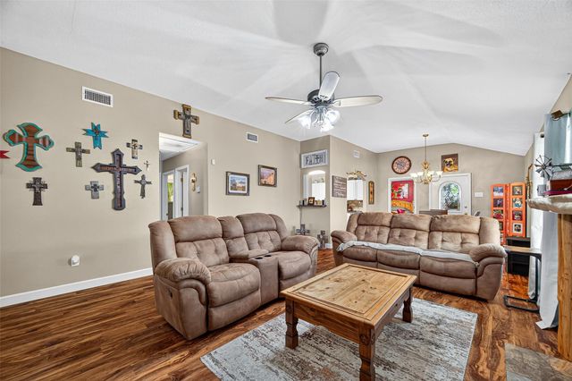 611 Sea Anchor Way, Crosby, TX 77532