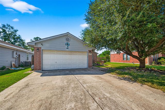 611 Sea Anchor Way, Crosby, TX 77532