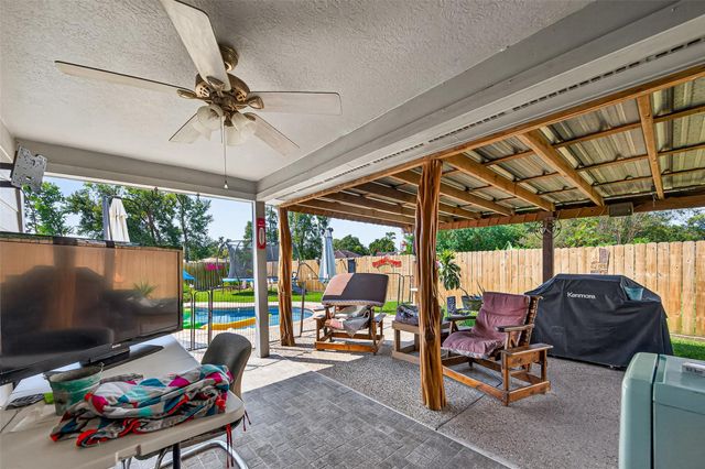 611 Sea Anchor Way, Crosby, TX 77532