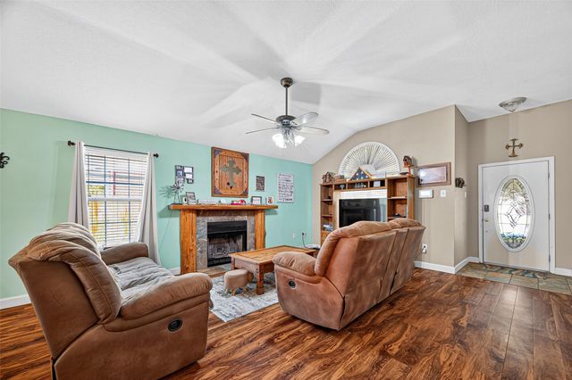 611 Sea Anchor Way, Crosby, TX 77532