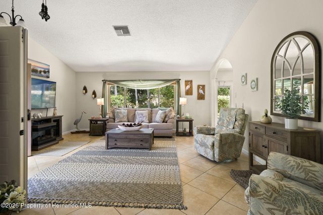 6713 Oak Cluster Circle, Spring Hill, FL 34606