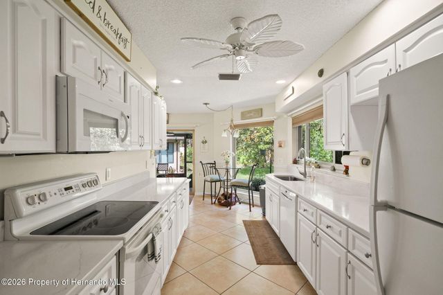 6713 Oak Cluster Circle, Spring Hill, FL 34606