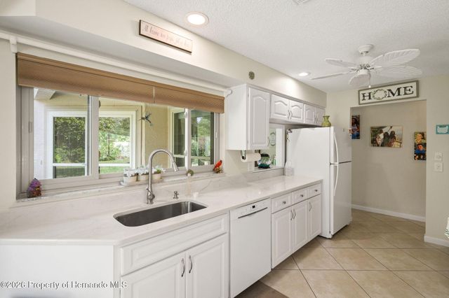 6713 Oak Cluster Circle, Spring Hill, FL 34606