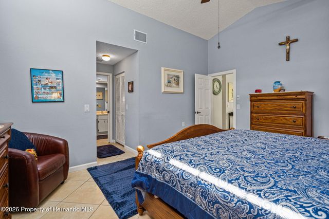 6713 Oak Cluster Circle, Spring Hill, FL 34606